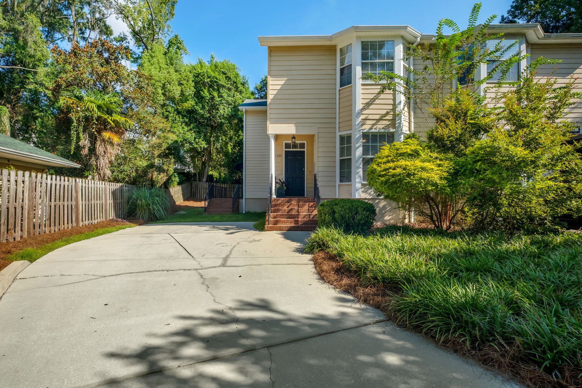 1123 Washington Court