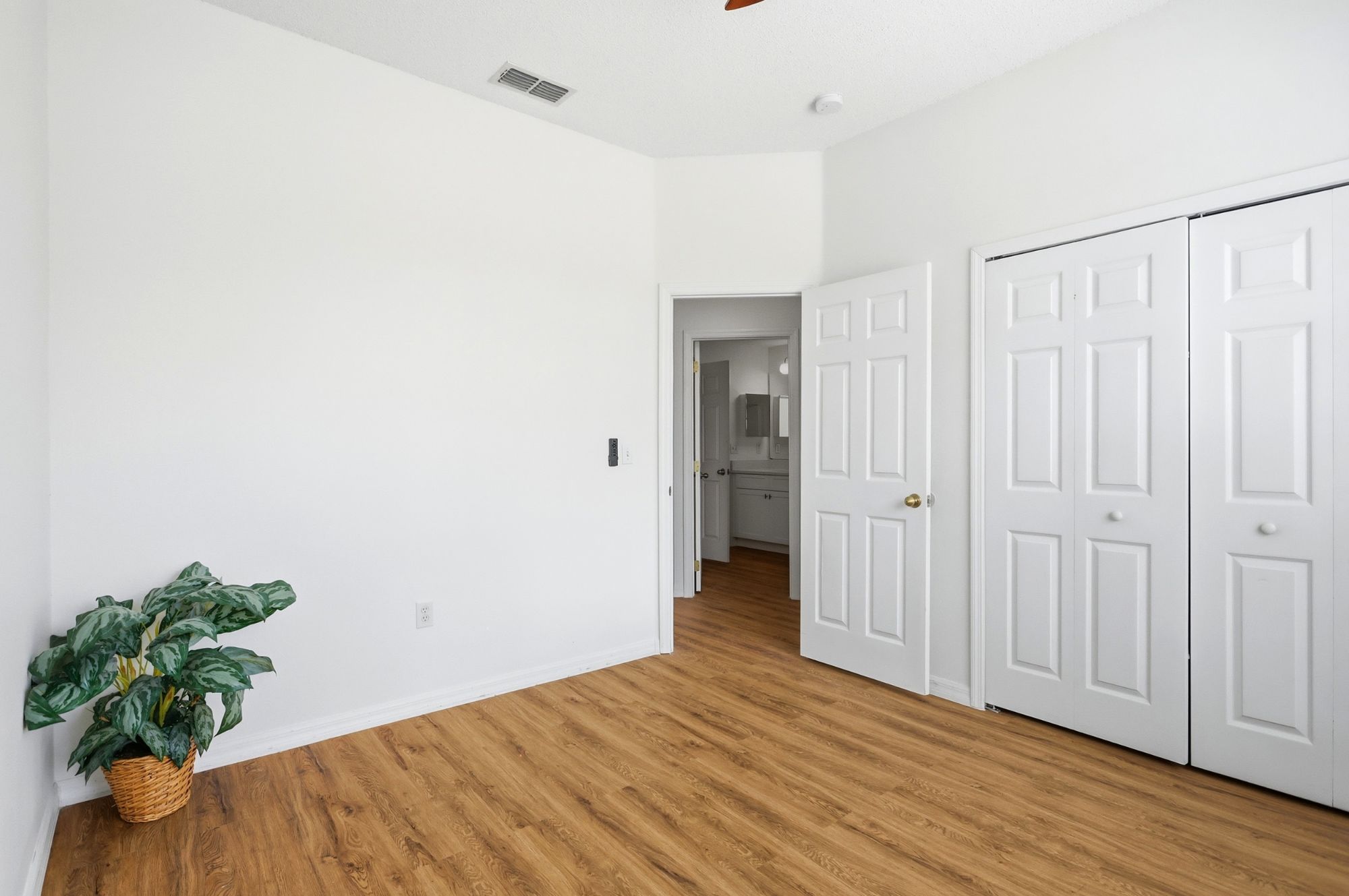 1500 Casterton Circle