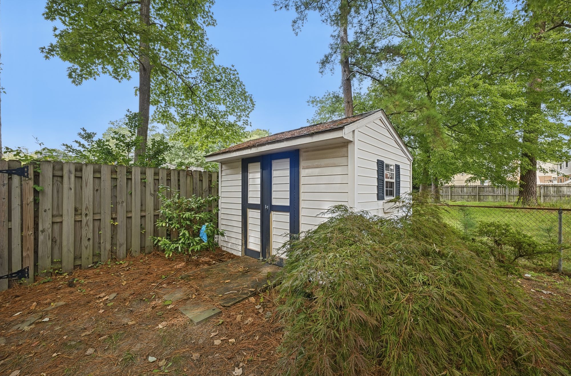 835 Isham Place