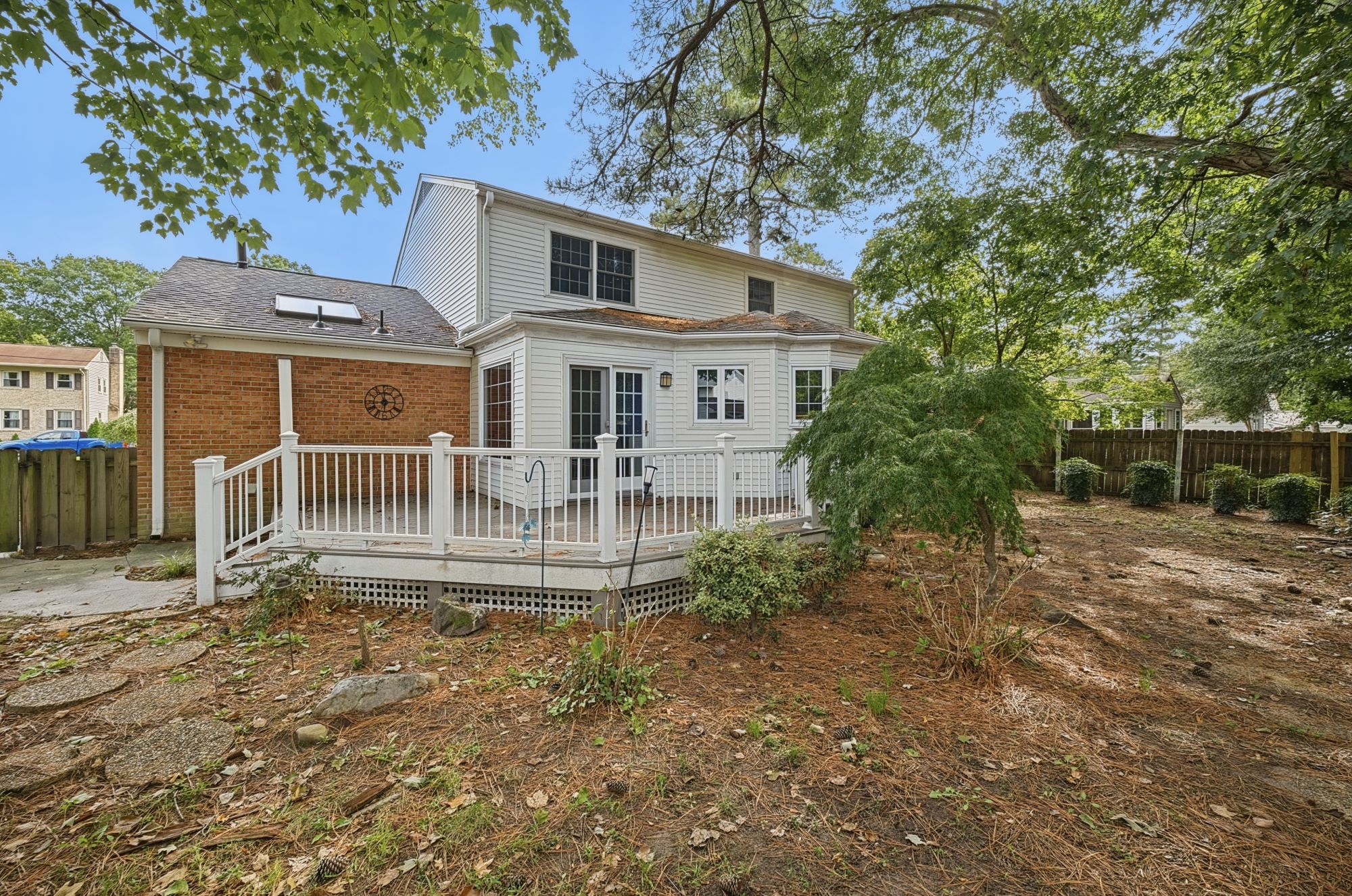 835 Isham Place