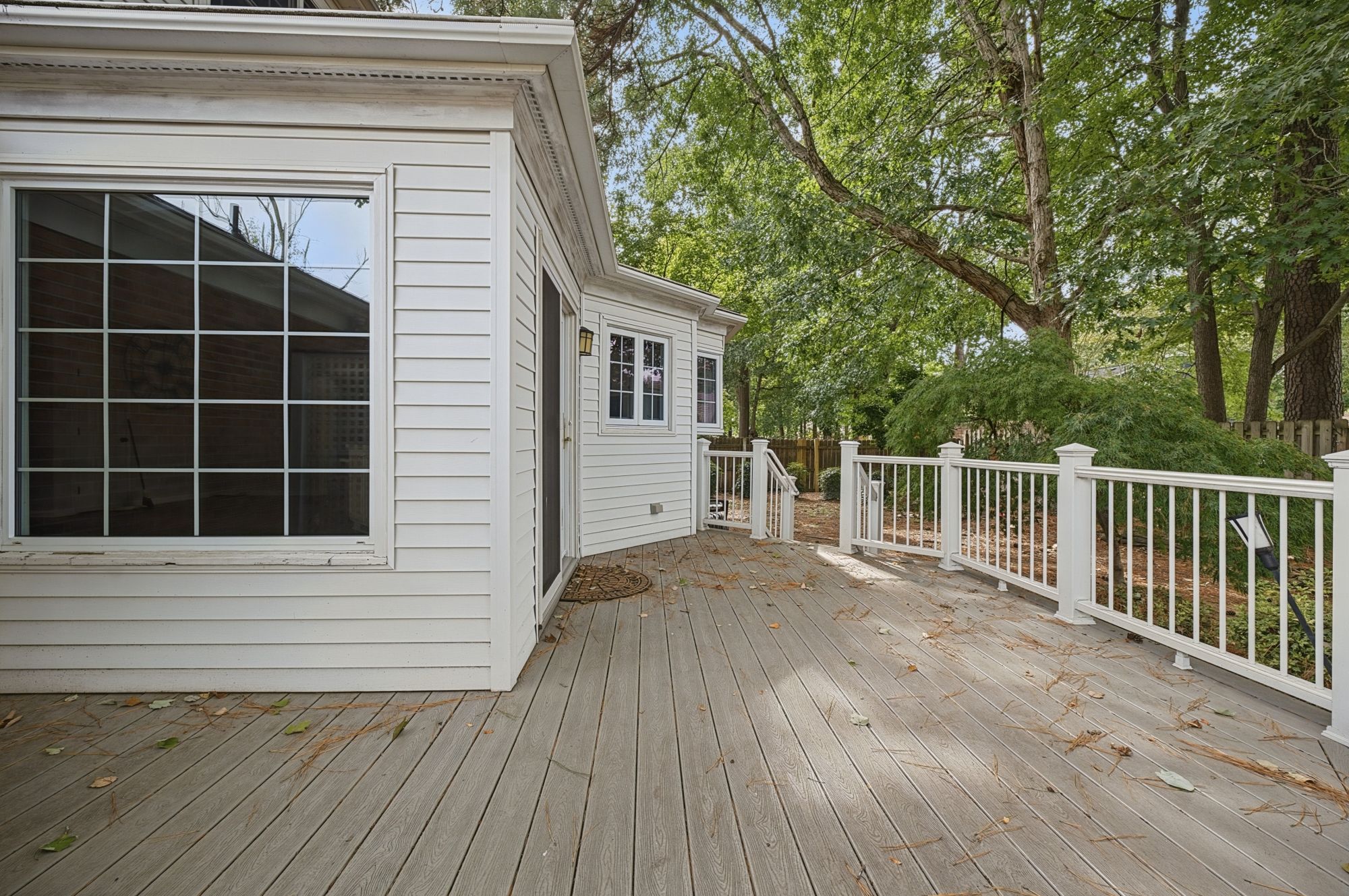 835 Isham Place