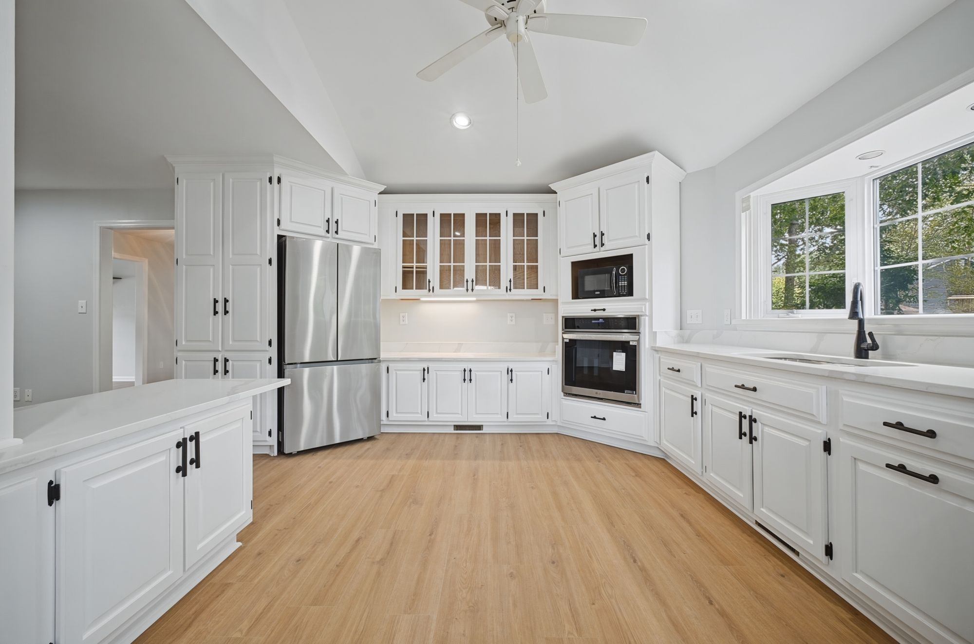 835 Isham Place