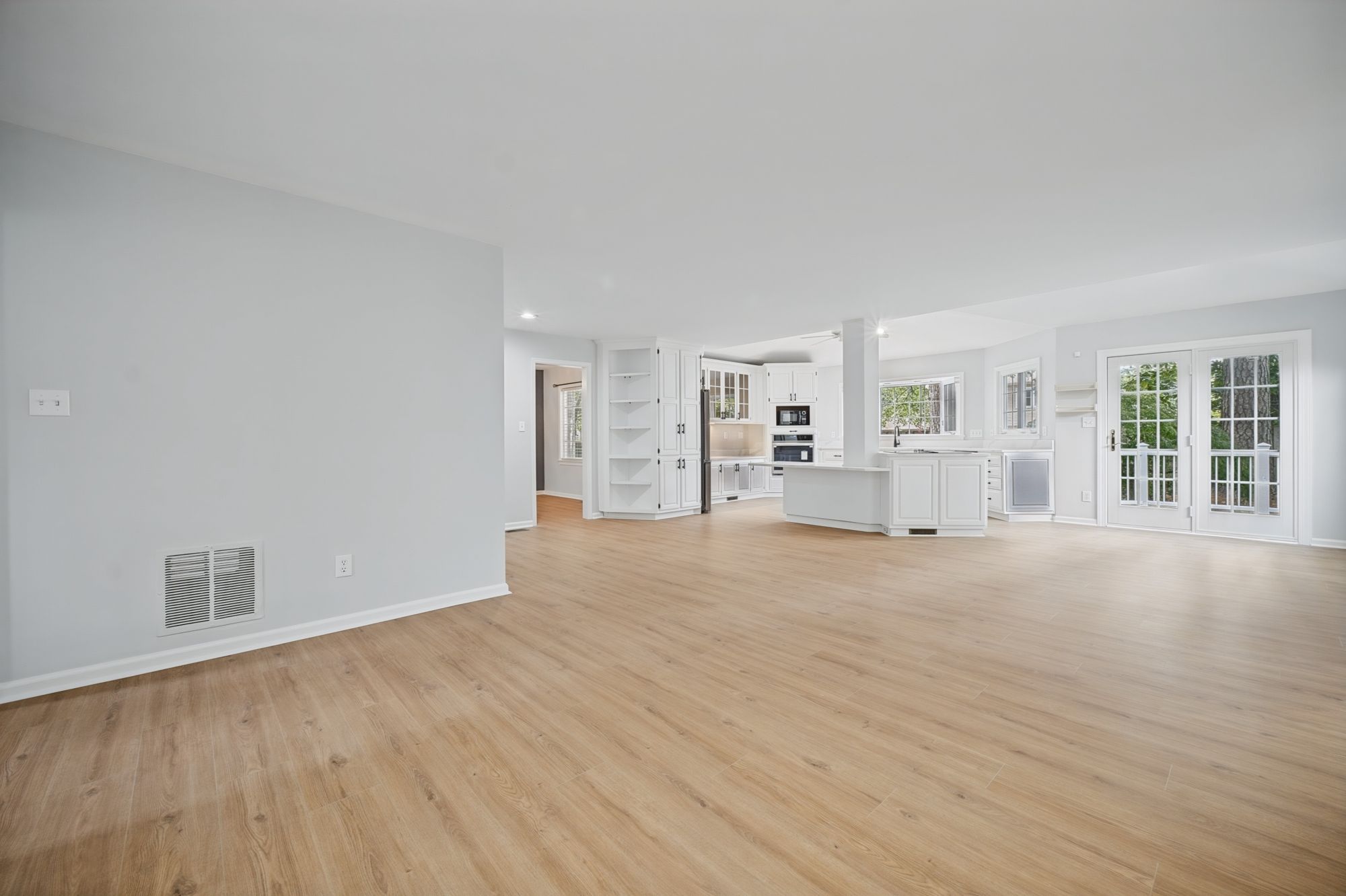 835 Isham Place