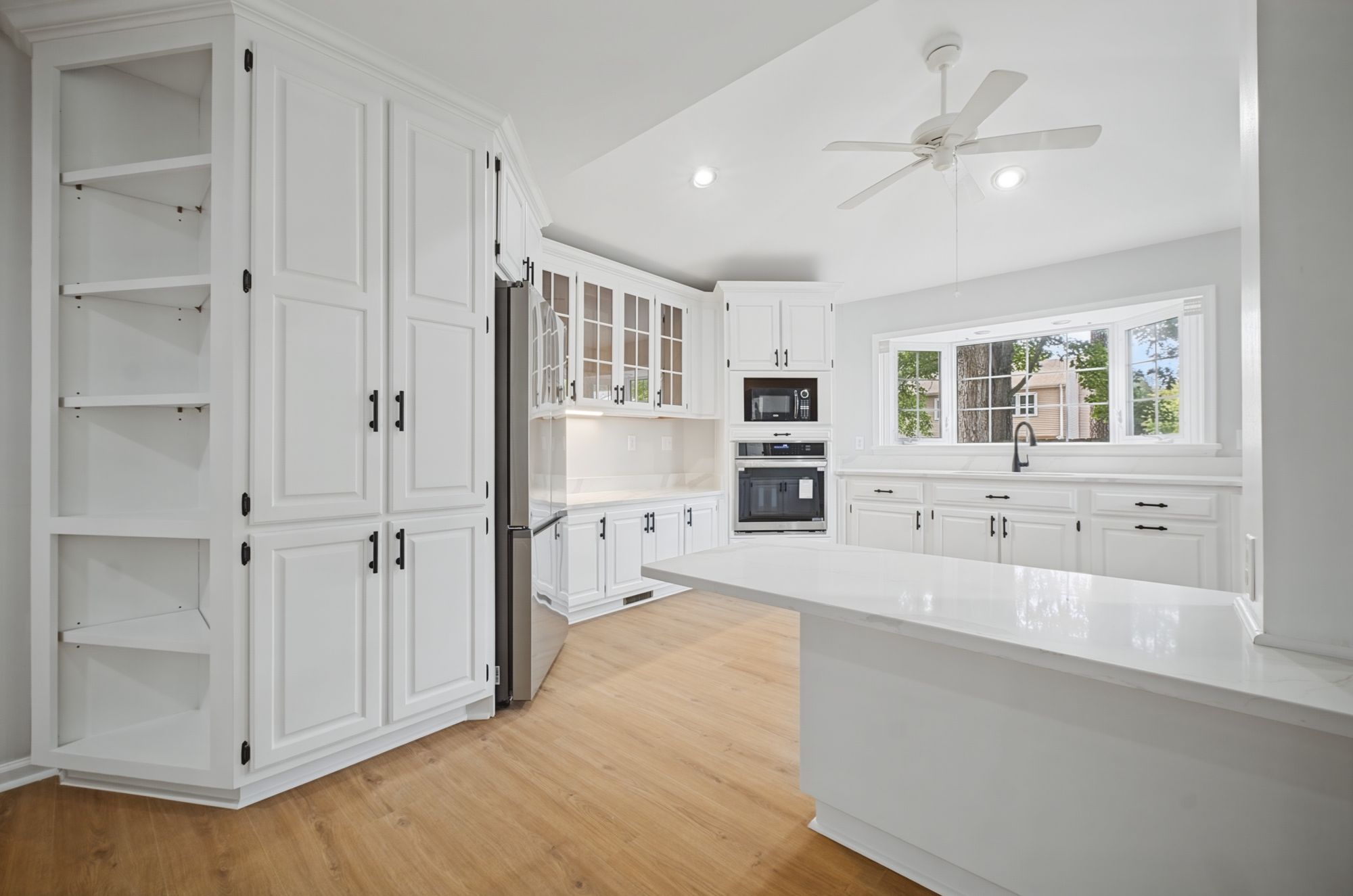 835 Isham Place