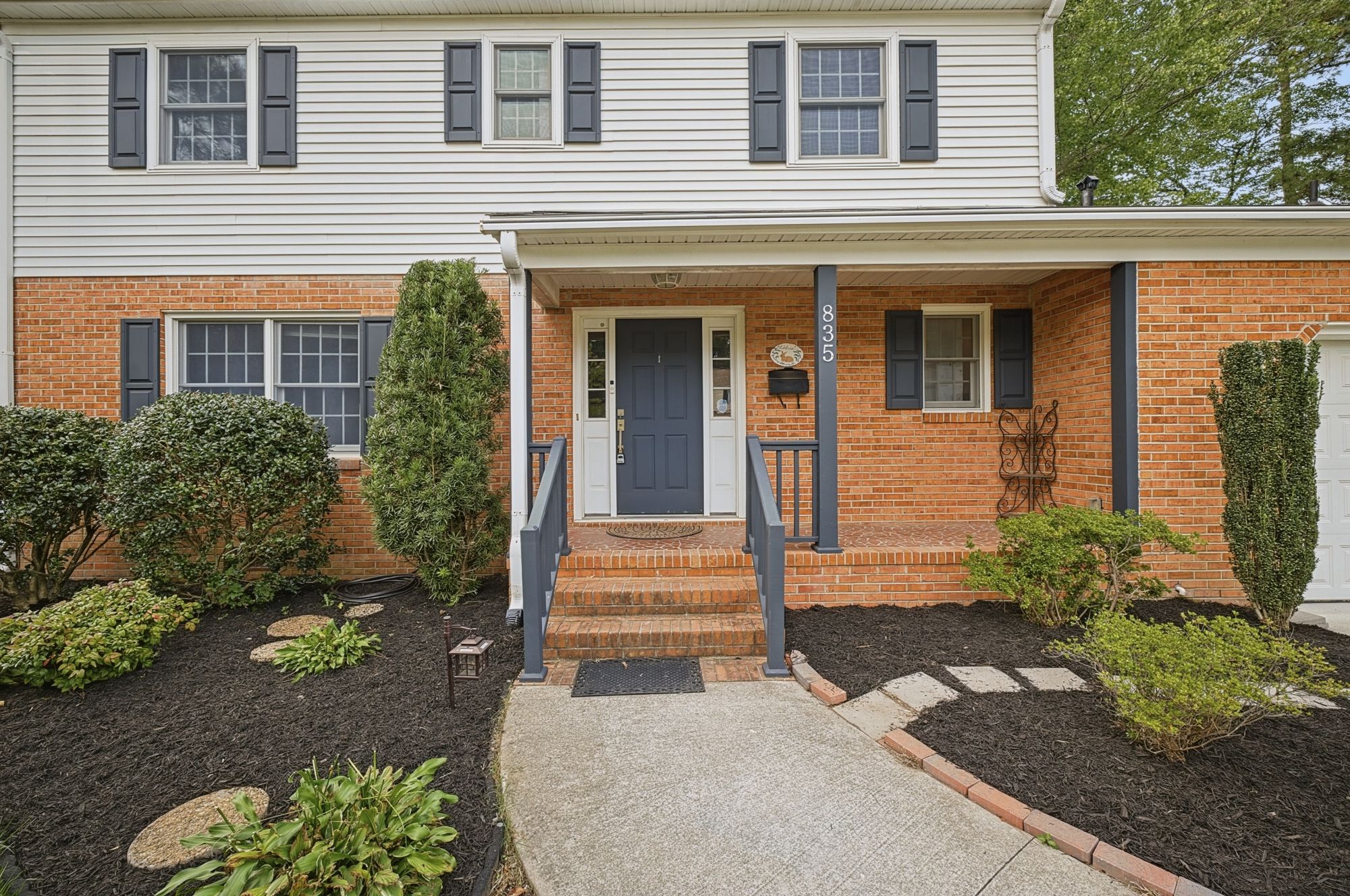 835 Isham Place