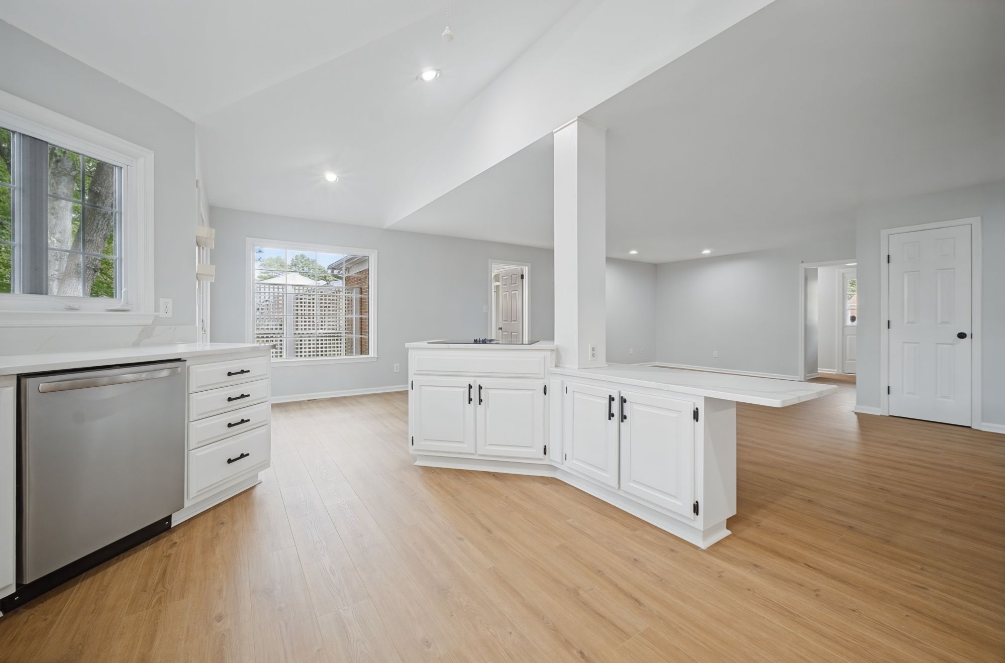 835 Isham Place