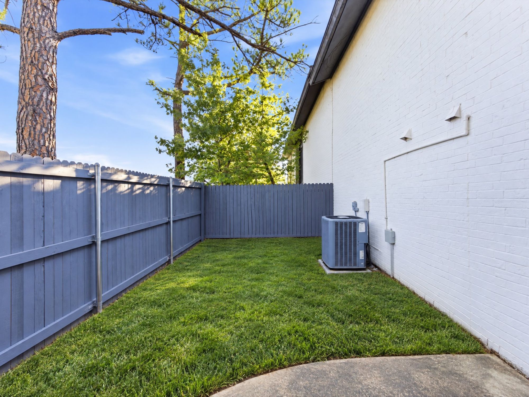 404 Hollyhill Lane #404