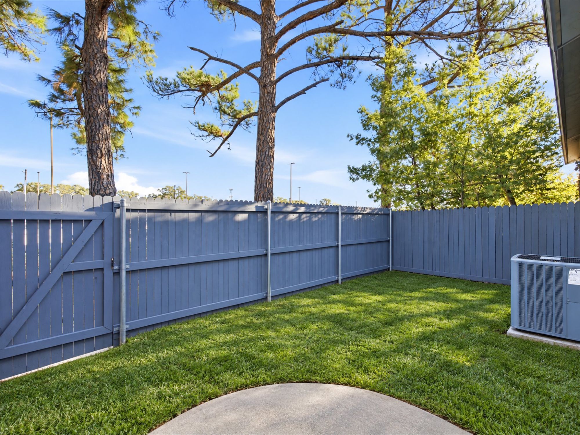 404 Hollyhill Lane #404
