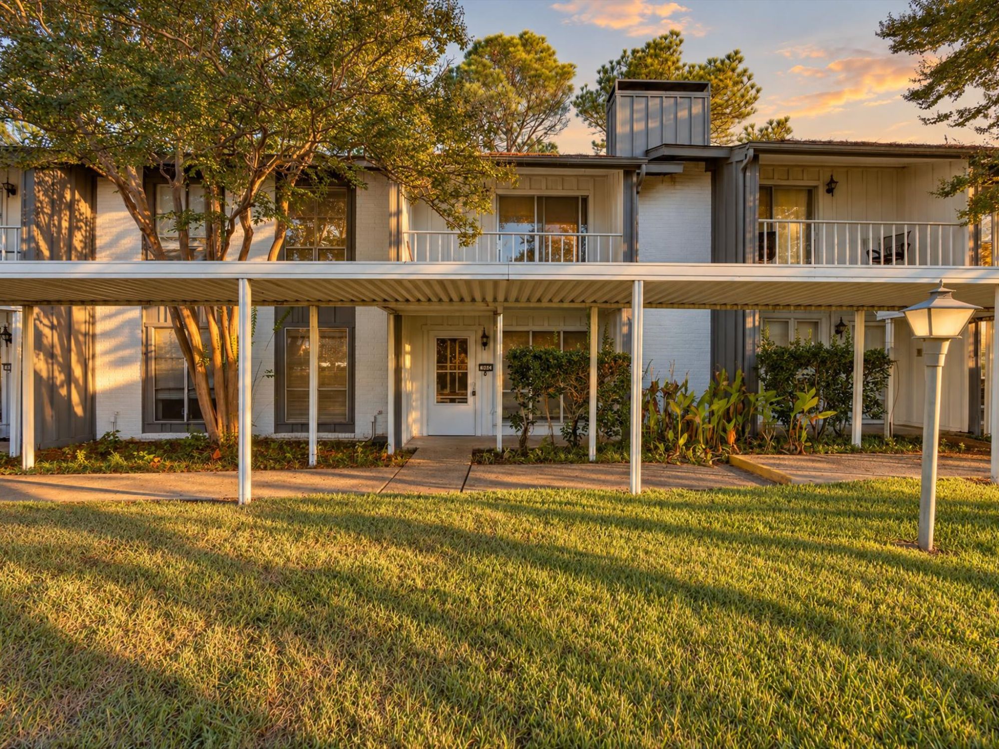 404 Hollyhill Lane #404