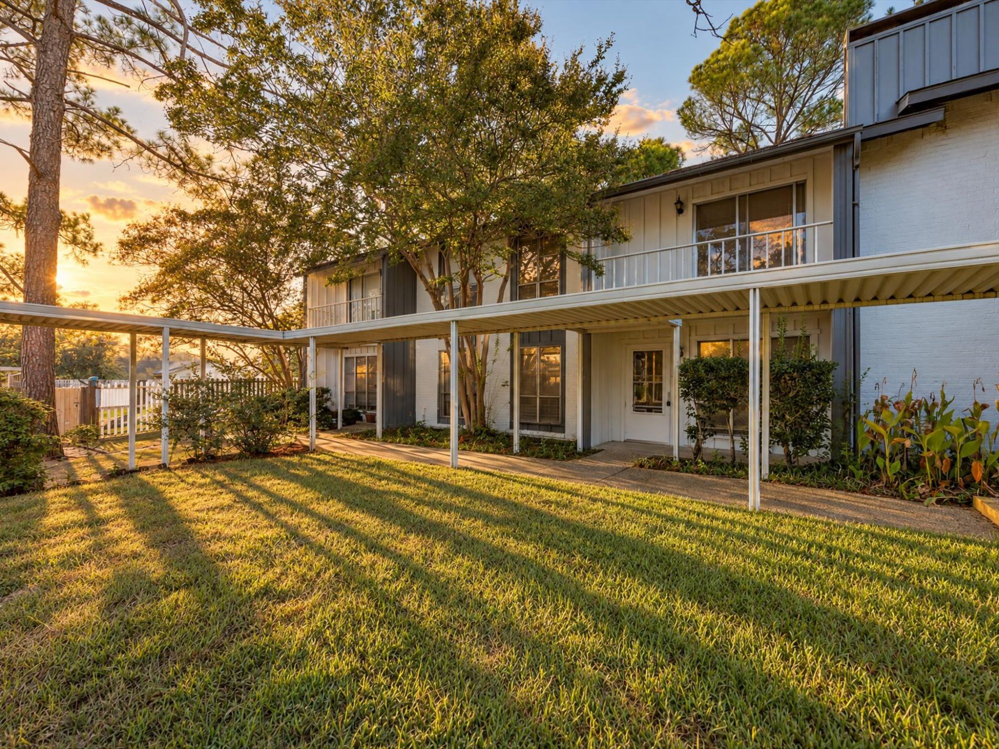 404 Hollyhill Lane #404