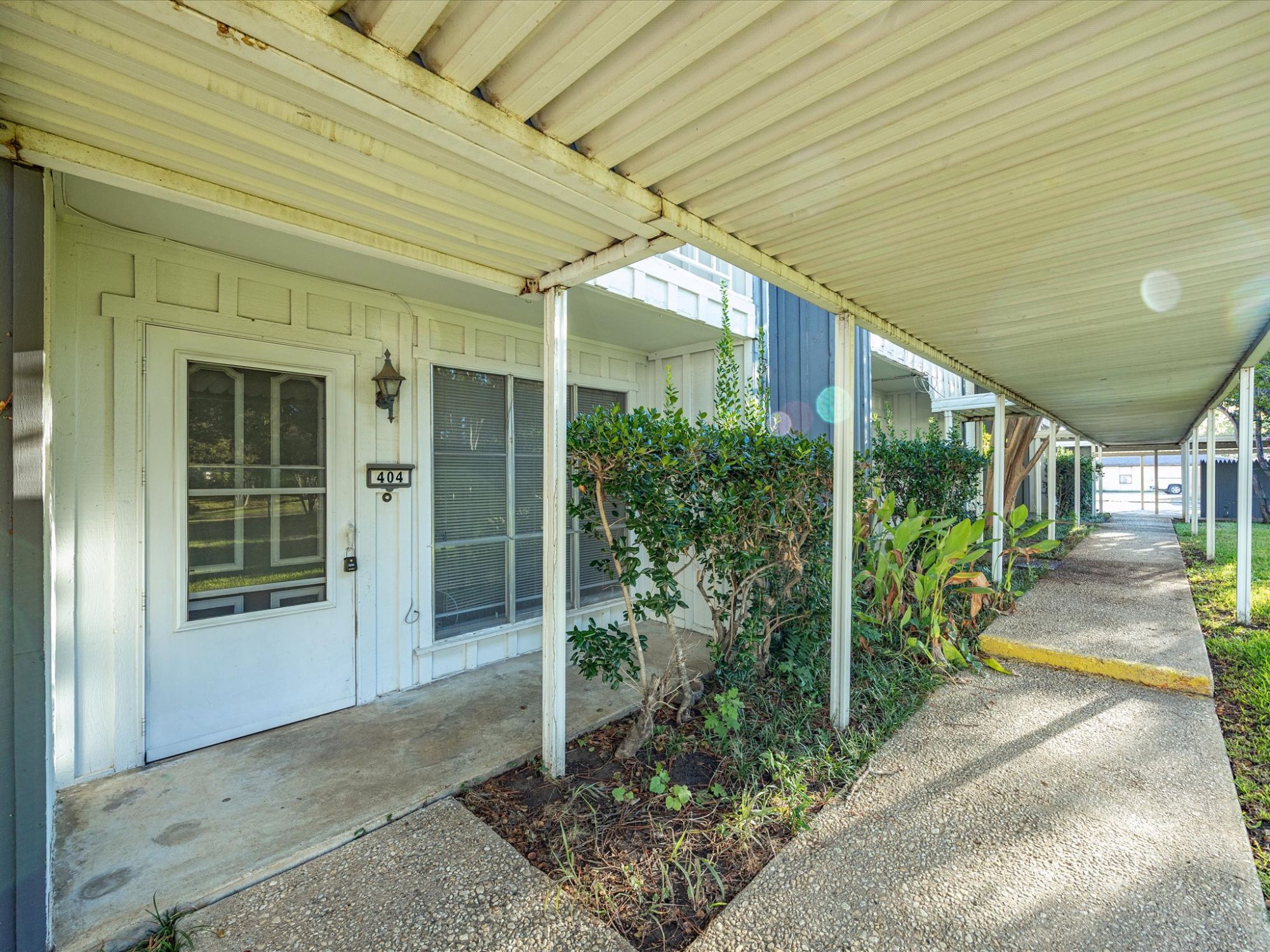 404 Hollyhill Lane #404