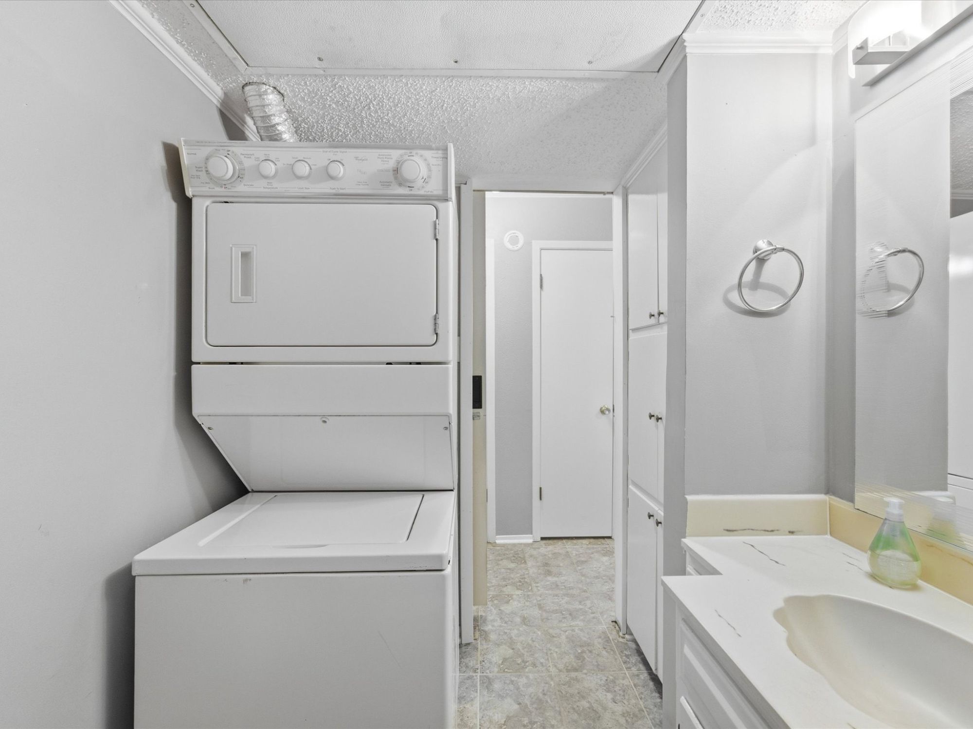 404 Hollyhill Lane #404