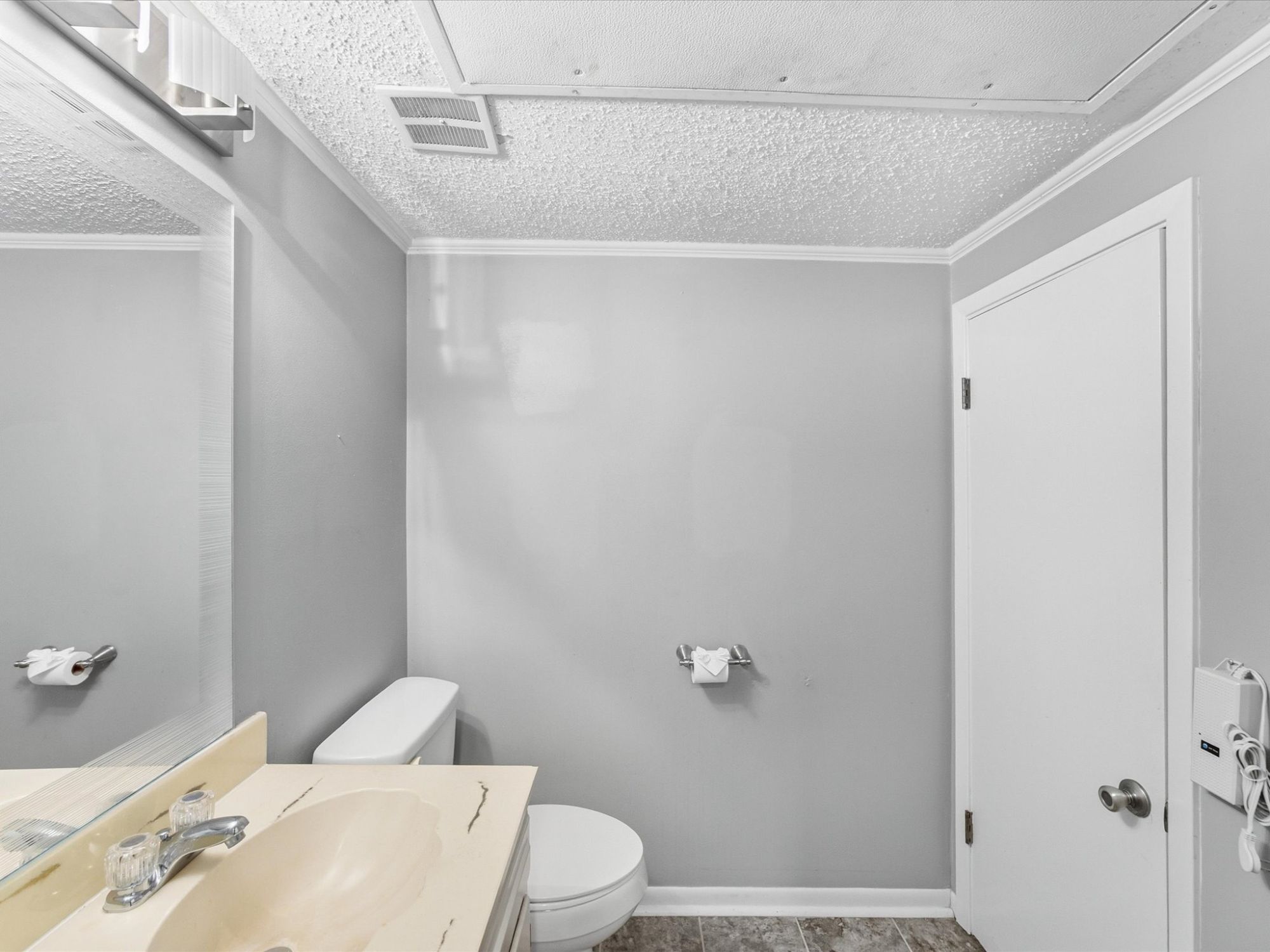 404 Hollyhill Lane #404