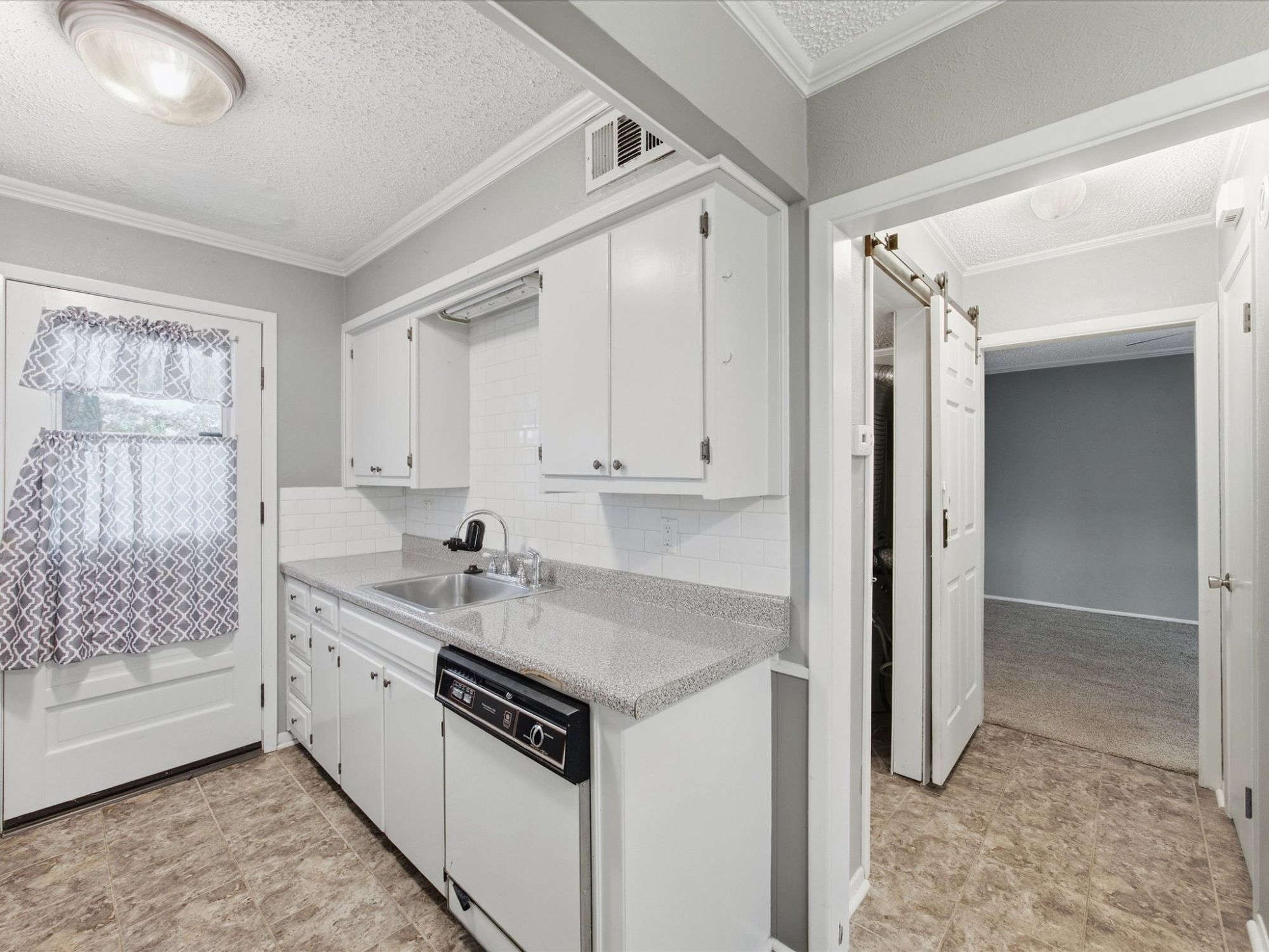 404 Hollyhill Lane #404