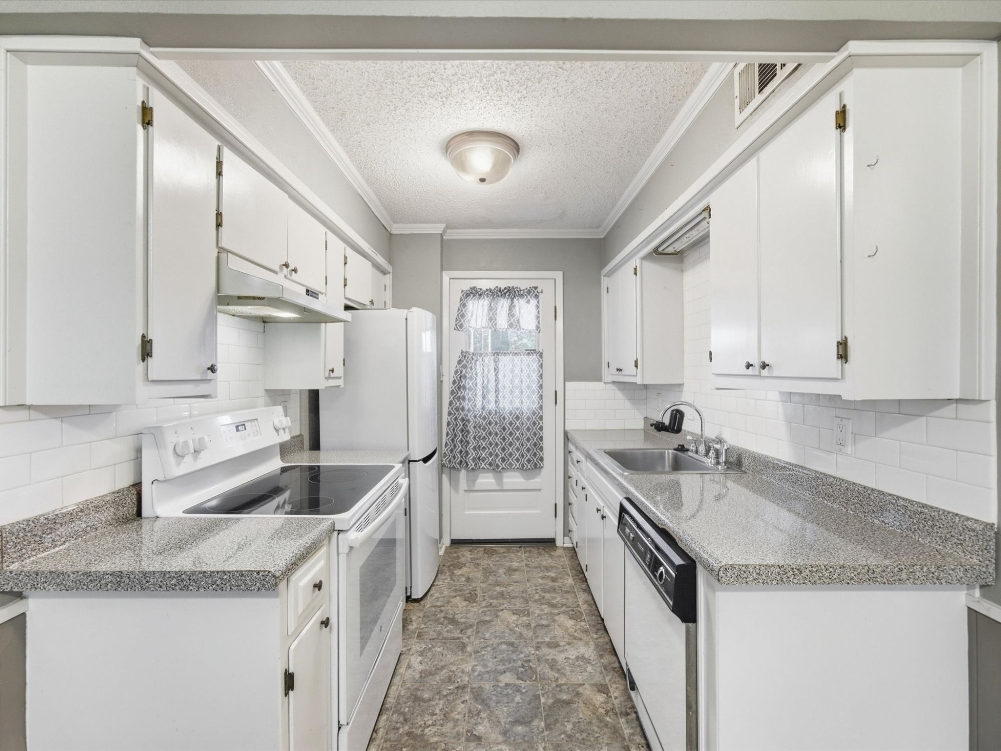 404 Hollyhill Lane #404