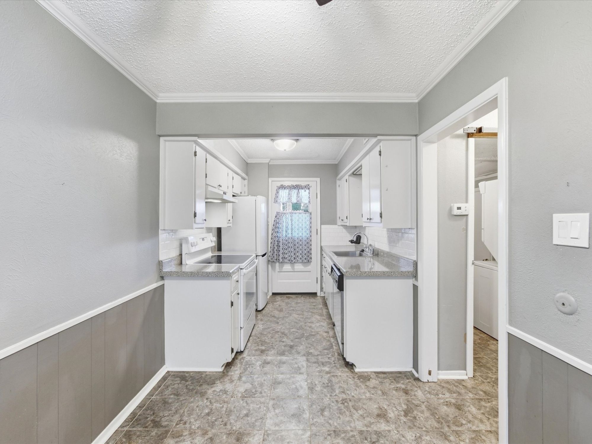 404 Hollyhill Lane #404