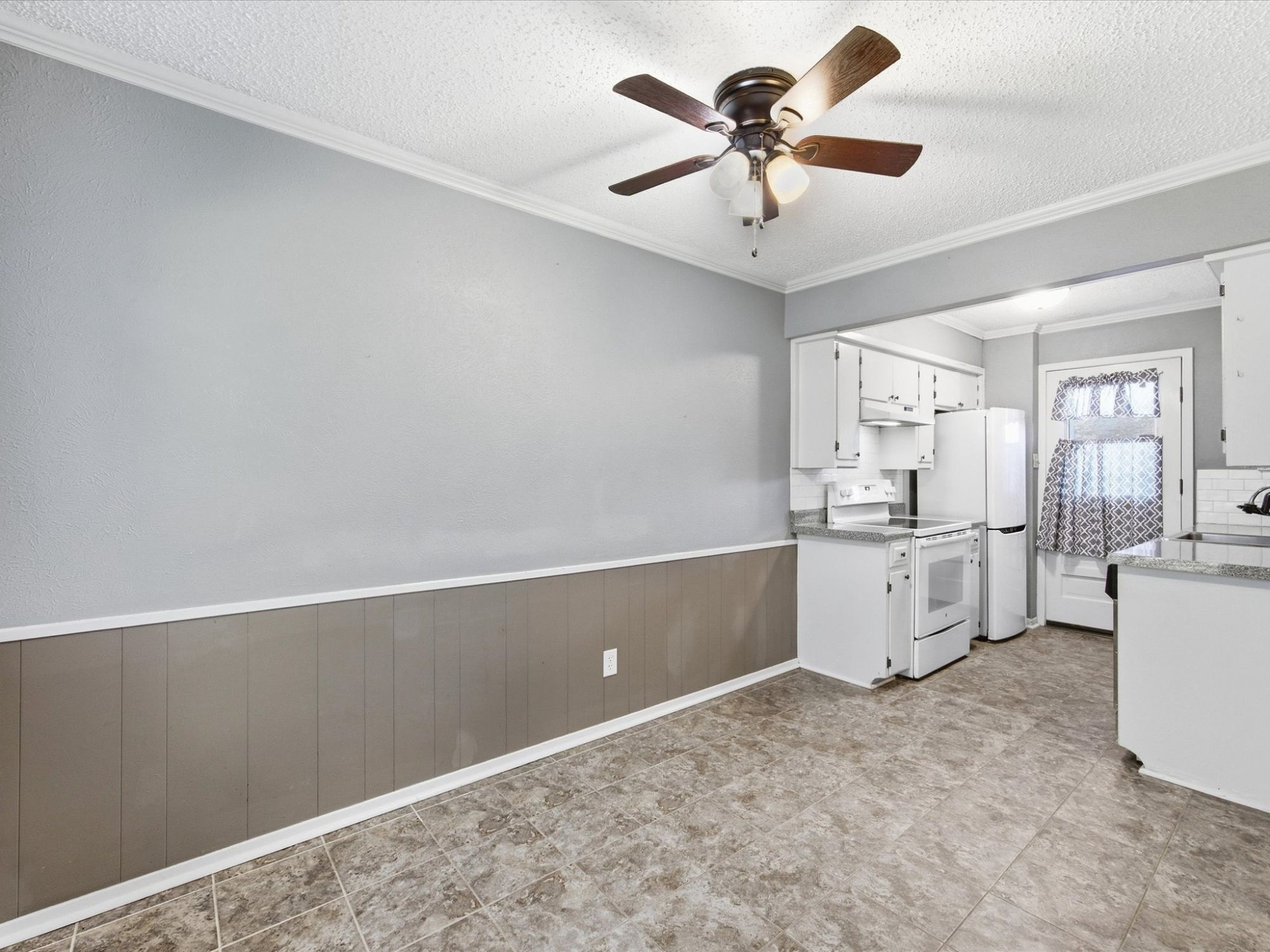 404 Hollyhill Lane #404