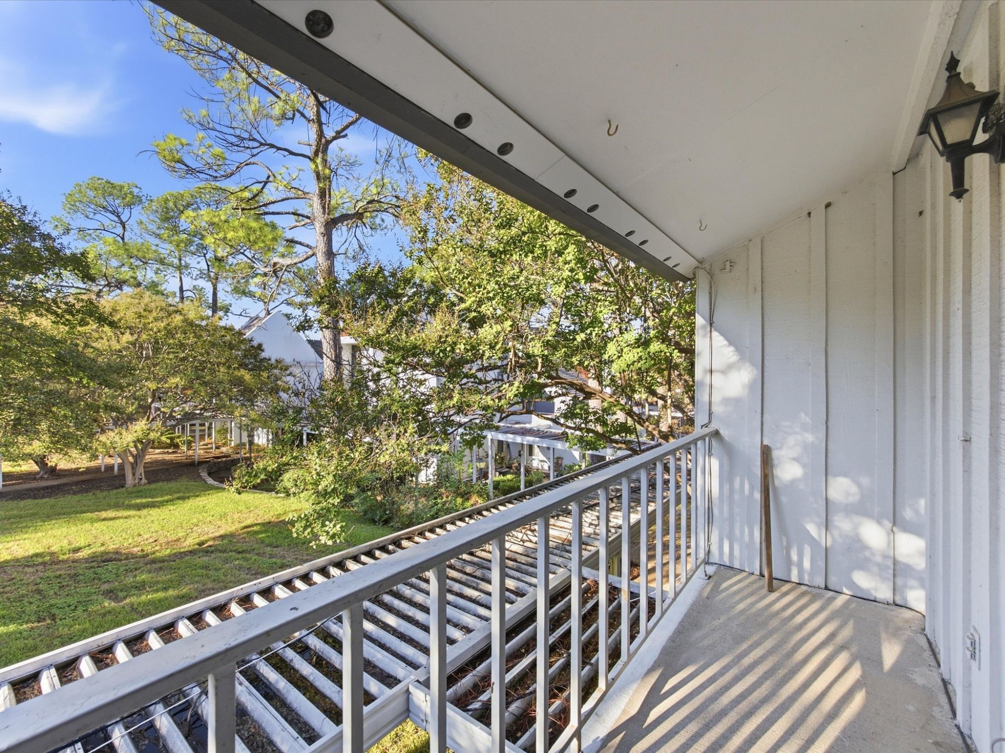 404 Hollyhill Lane #404
