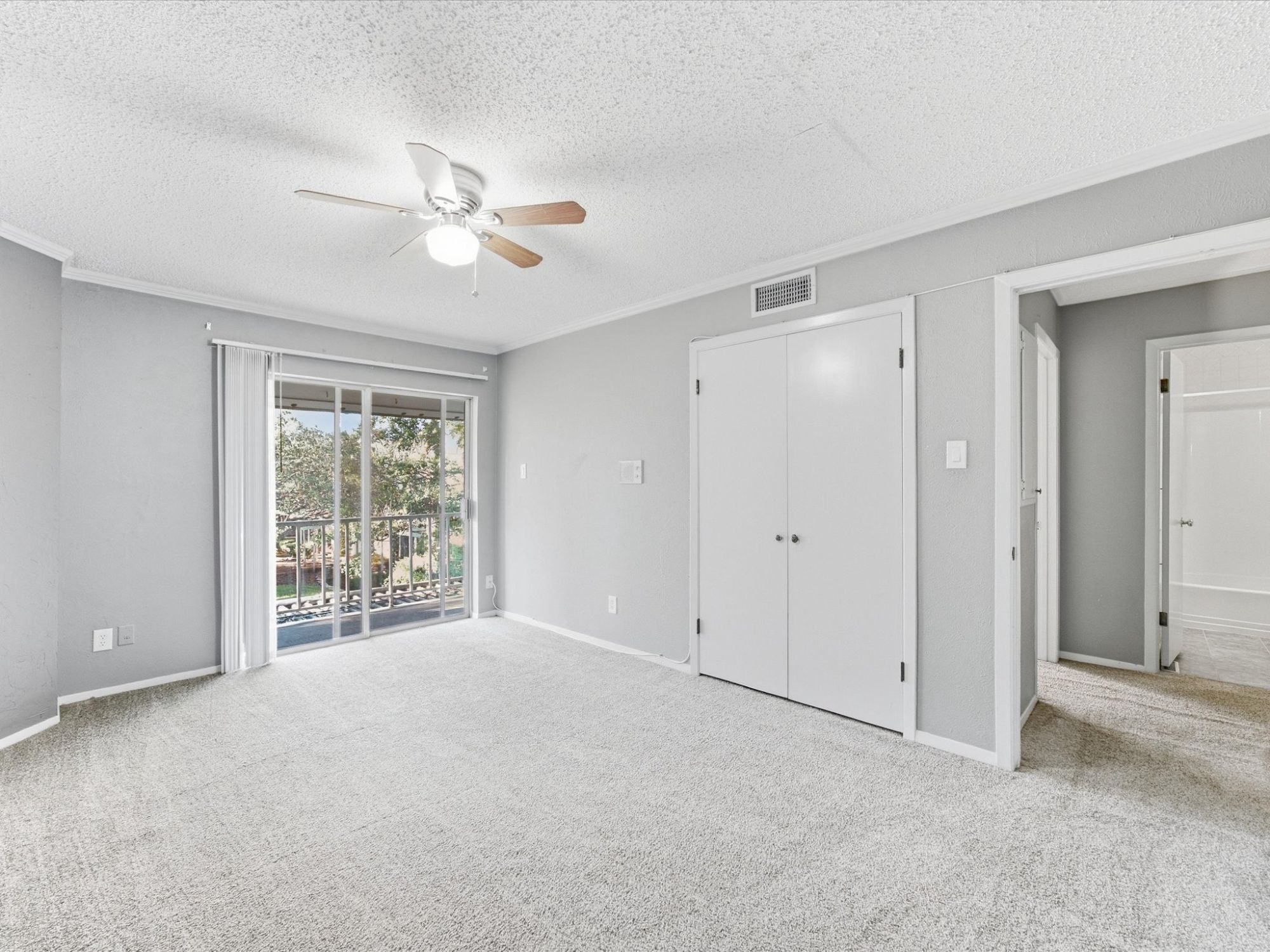 404 Hollyhill Lane #404