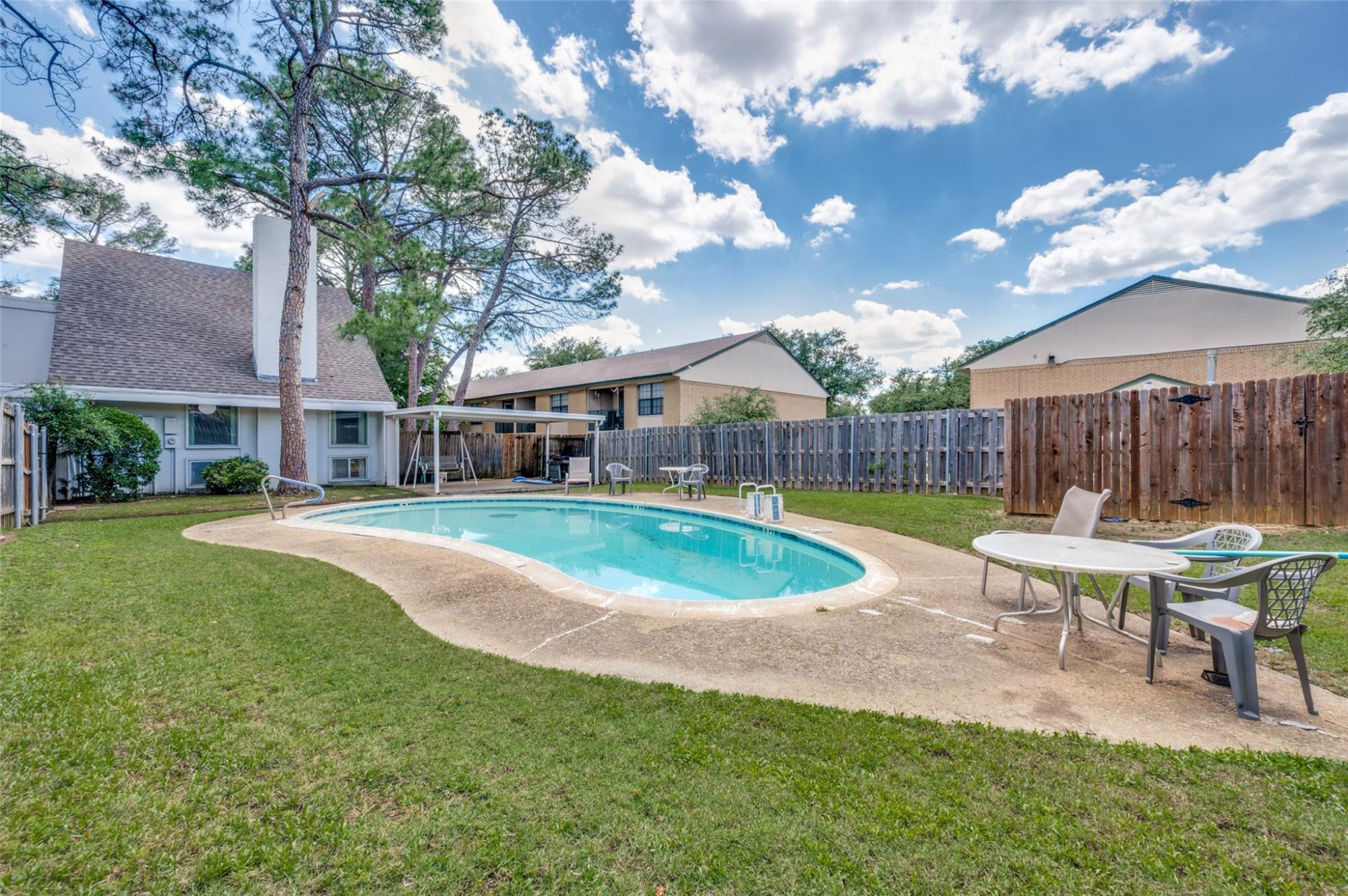 404 Hollyhill Lane #404