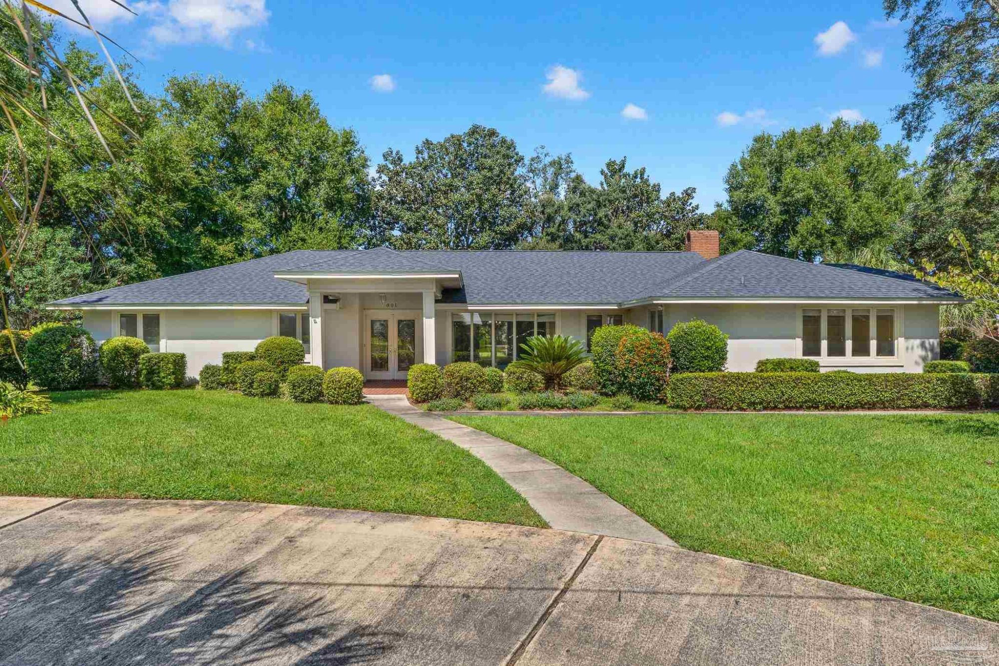 801 Baycliffs Road