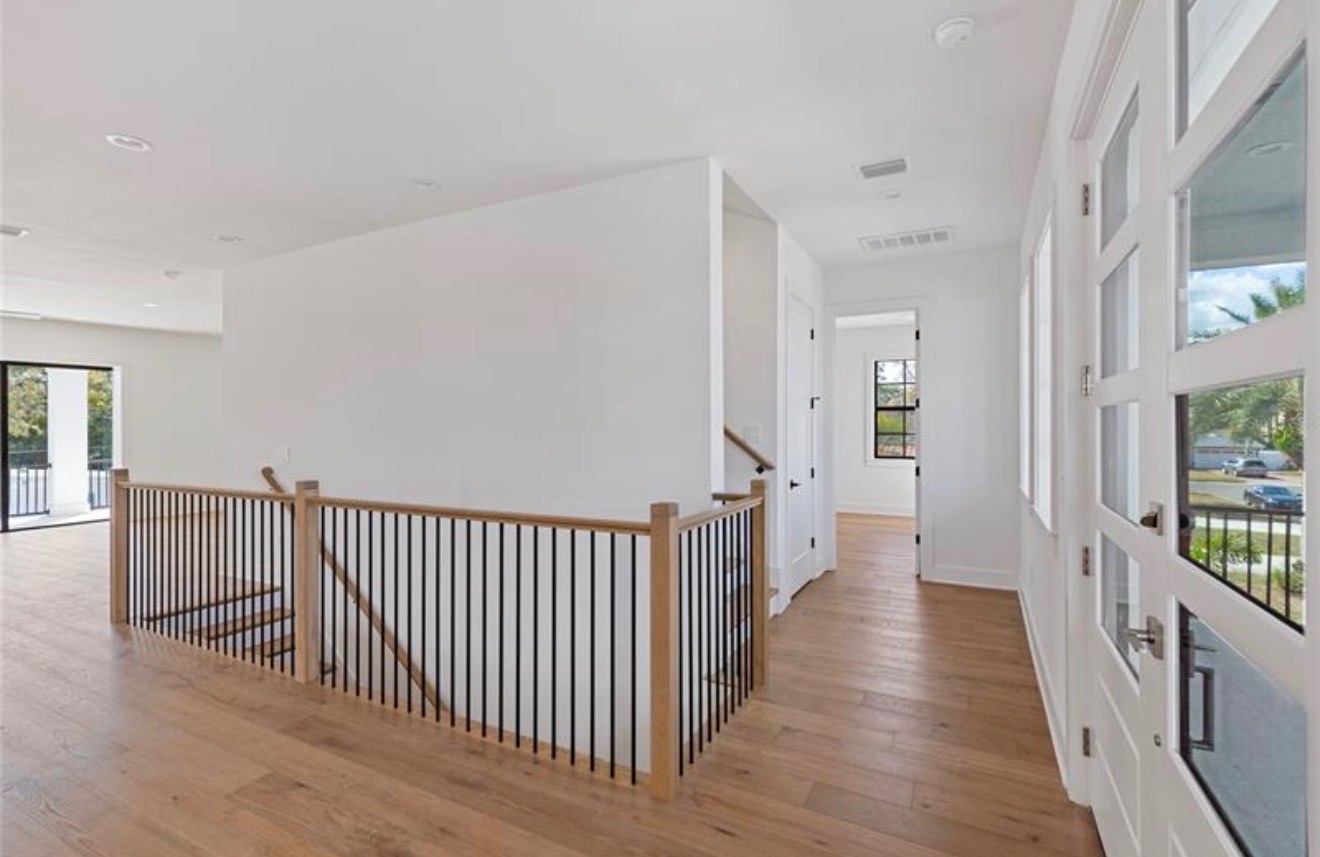 220 90TH AVE NE