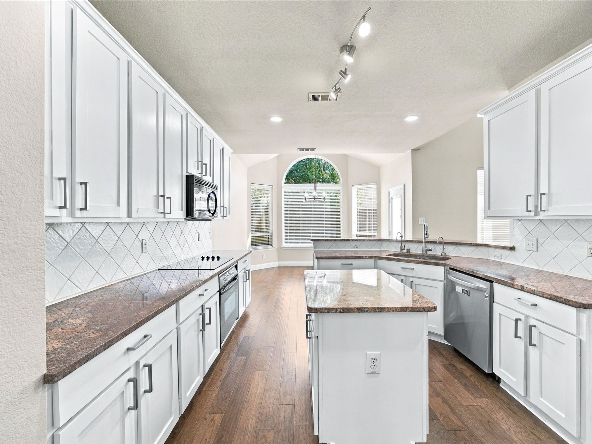 6000 Briaridge Lane