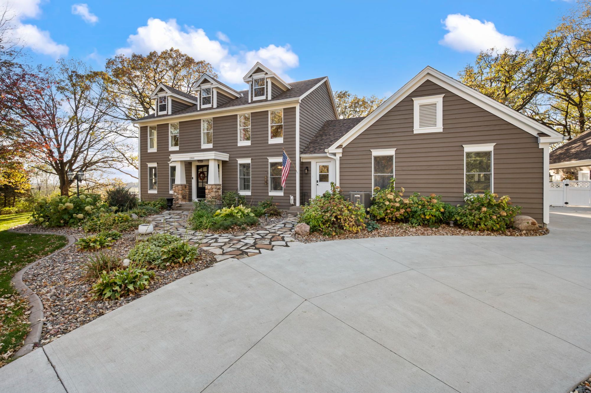 2300 Overlook Court North