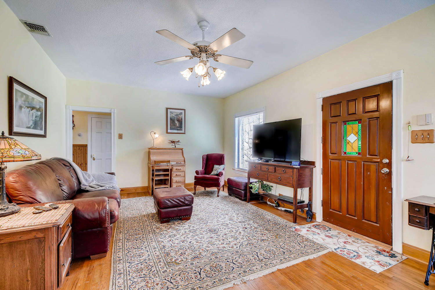 281 W Mariposa Dr