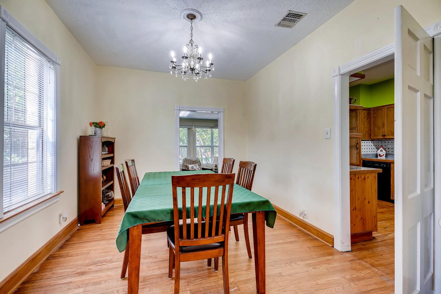 281 W Mariposa Dr