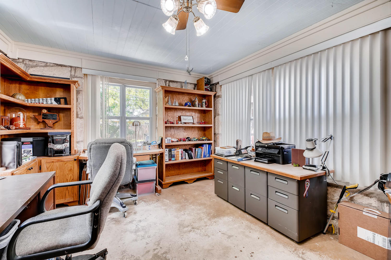 281 W Mariposa Dr