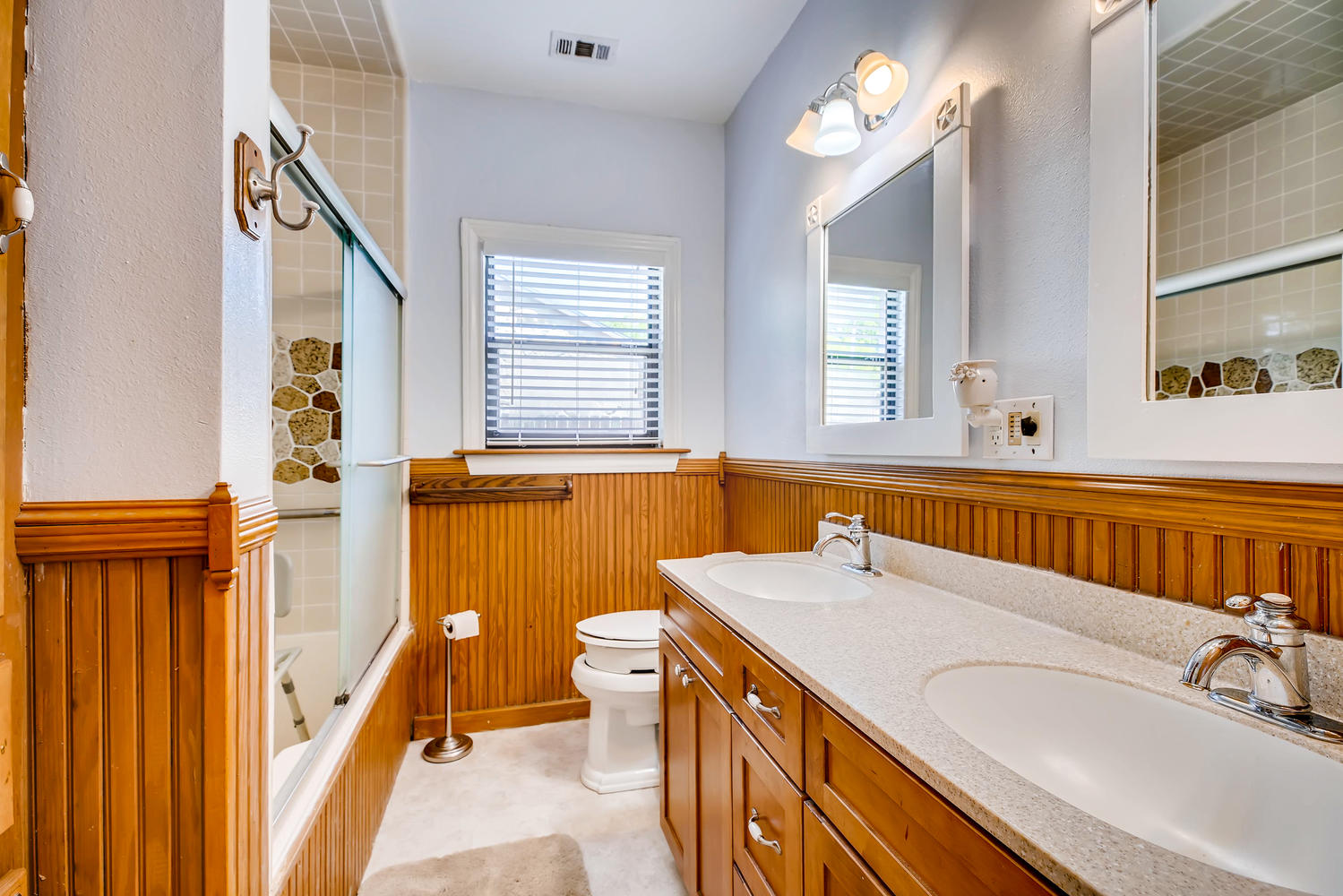 281 W Mariposa Dr