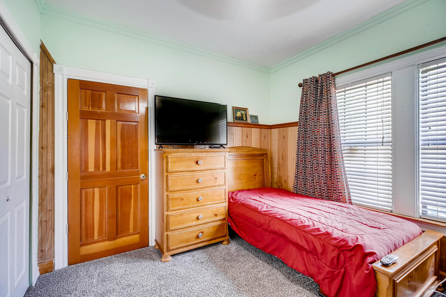 281 W Mariposa Dr