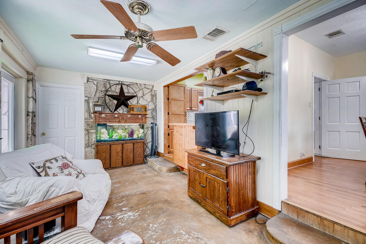 281 W Mariposa Dr