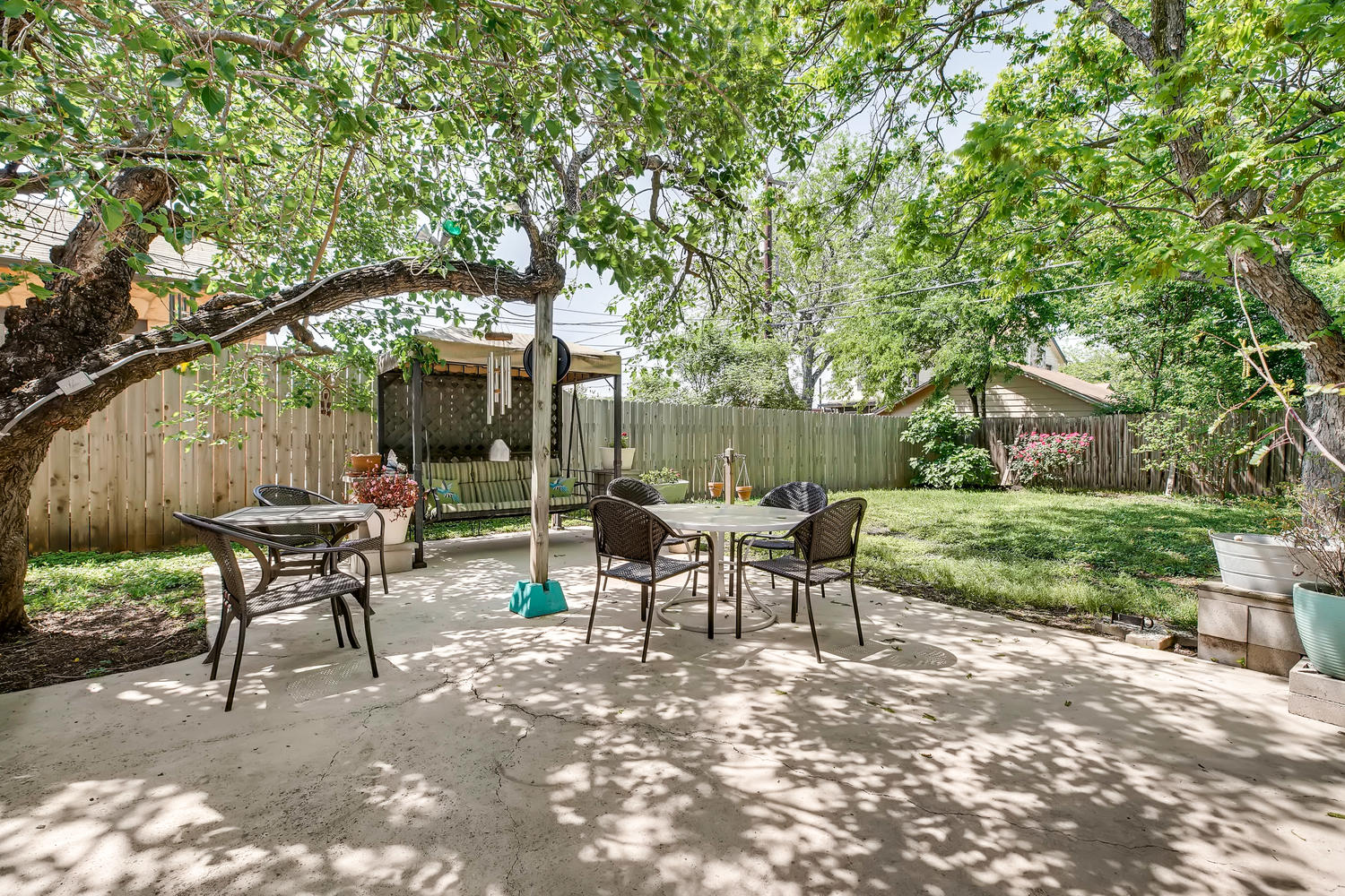 281 W Mariposa Dr