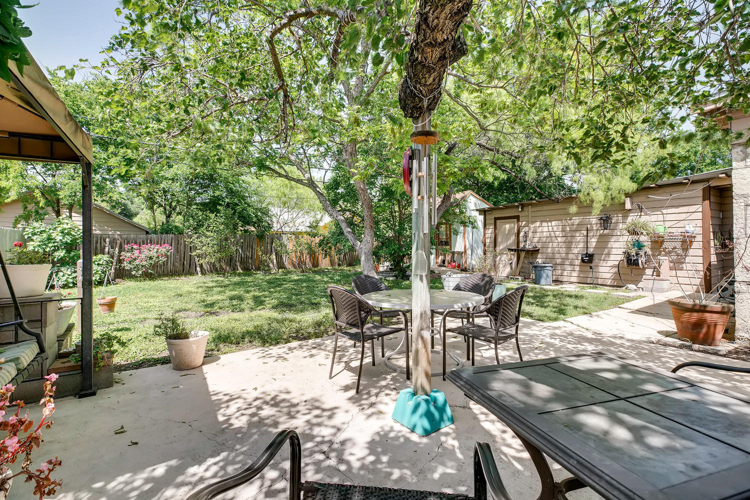 281 W Mariposa Dr