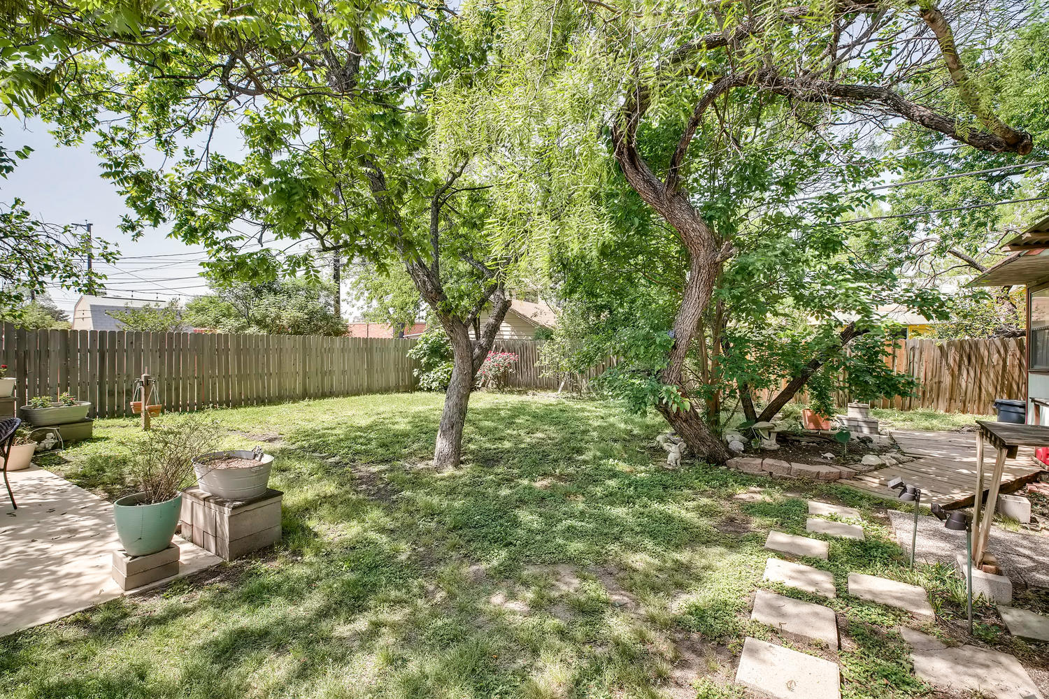 281 W Mariposa Dr