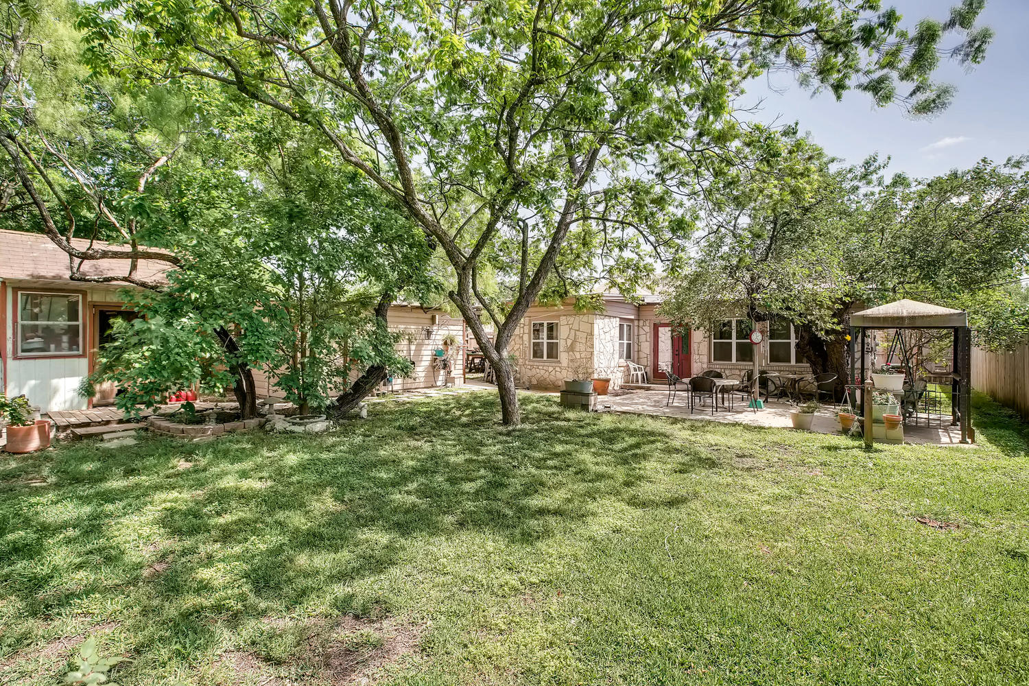 281 W Mariposa Dr