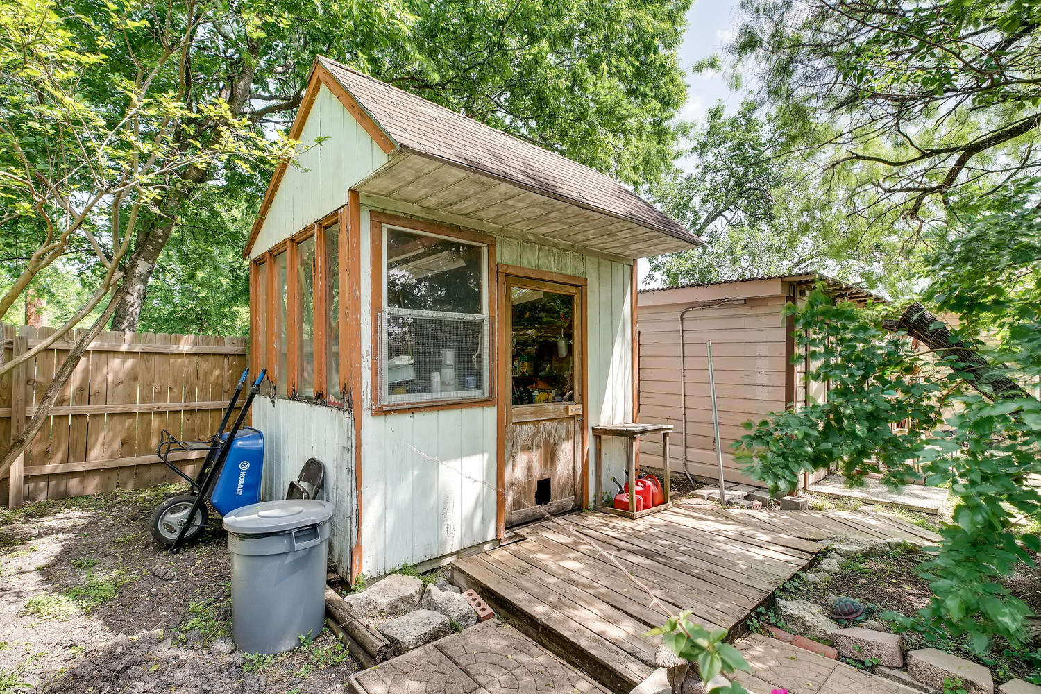 281 W Mariposa Dr
