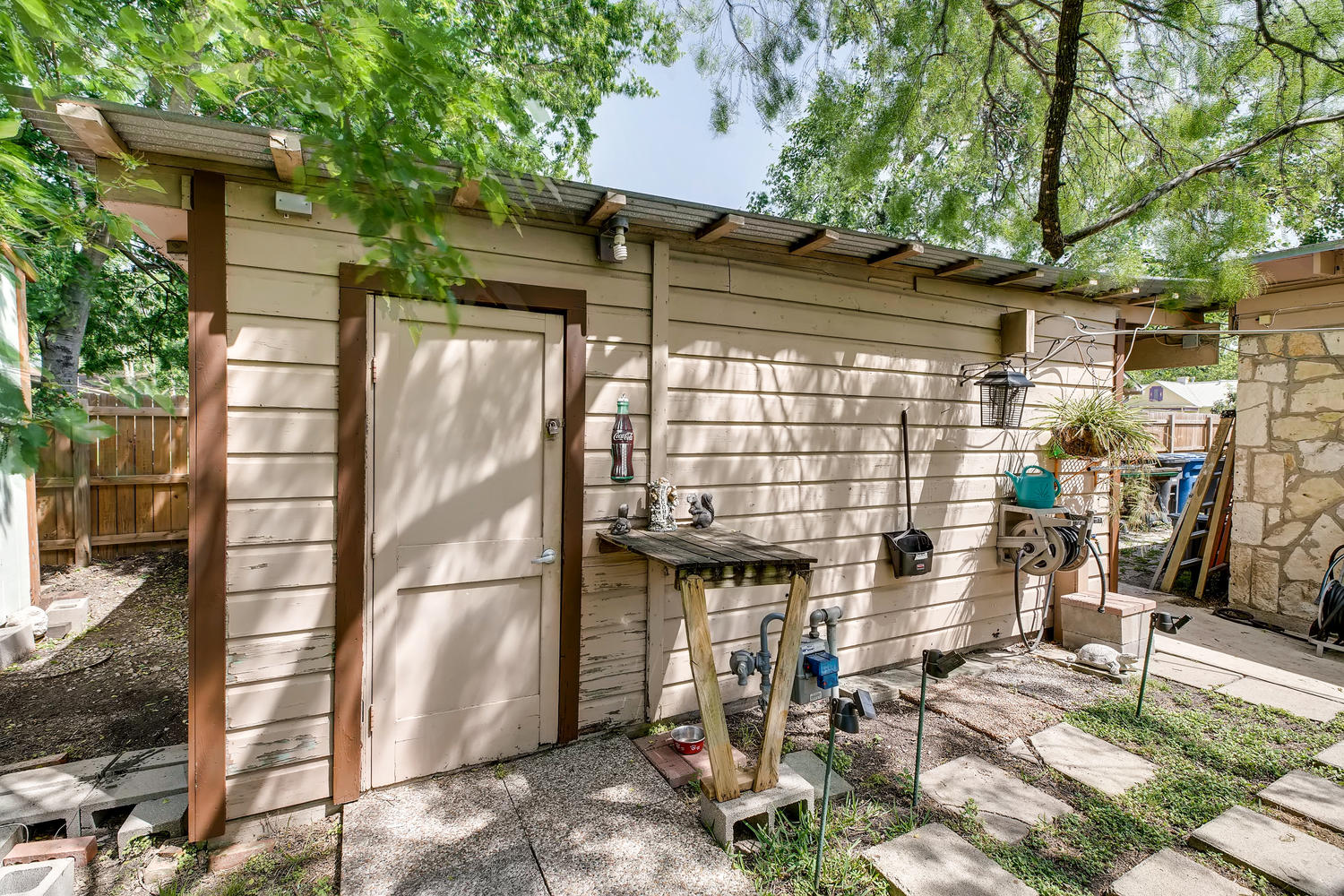 281 W Mariposa Dr
