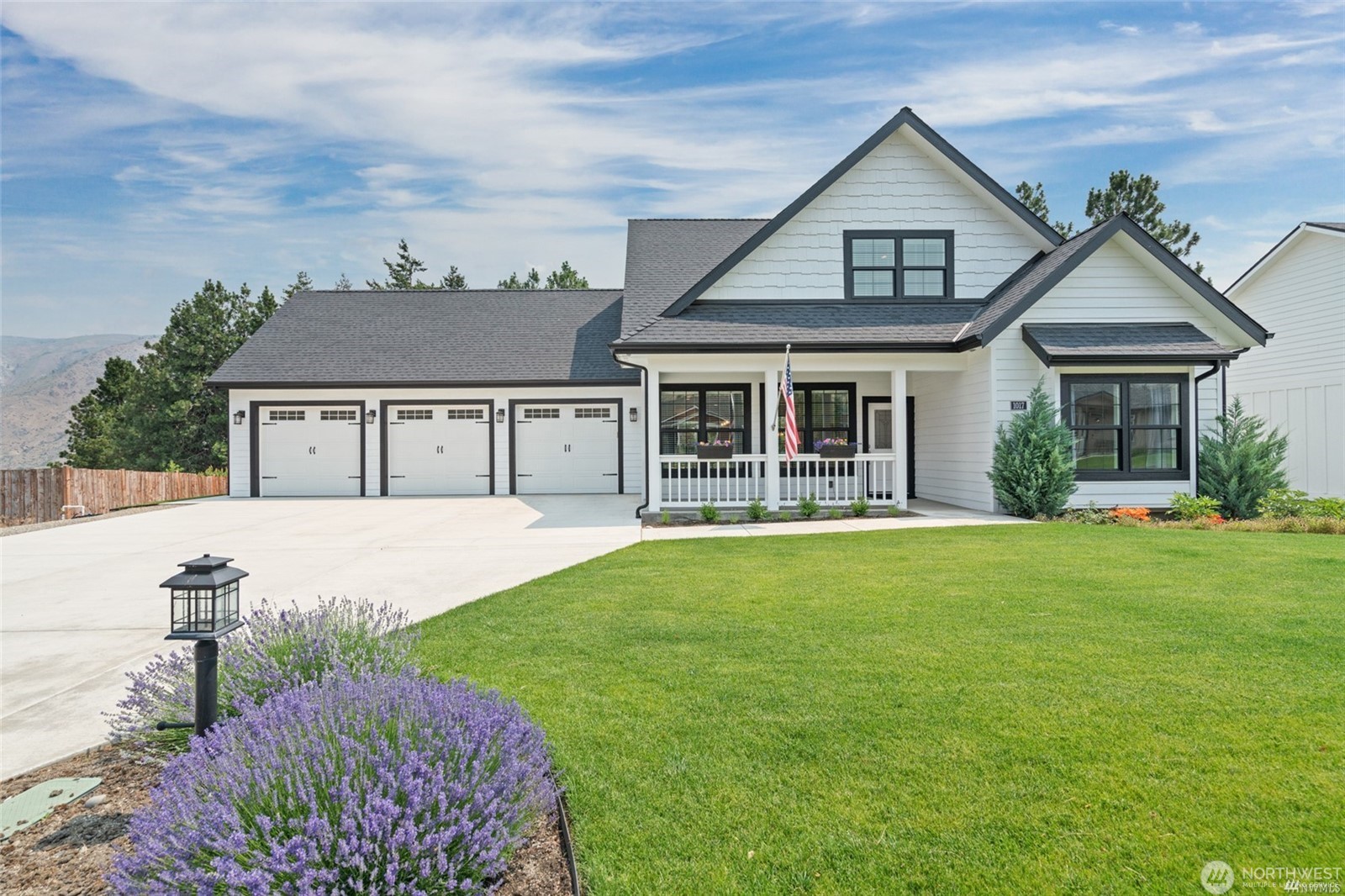 1017 Crest Loop