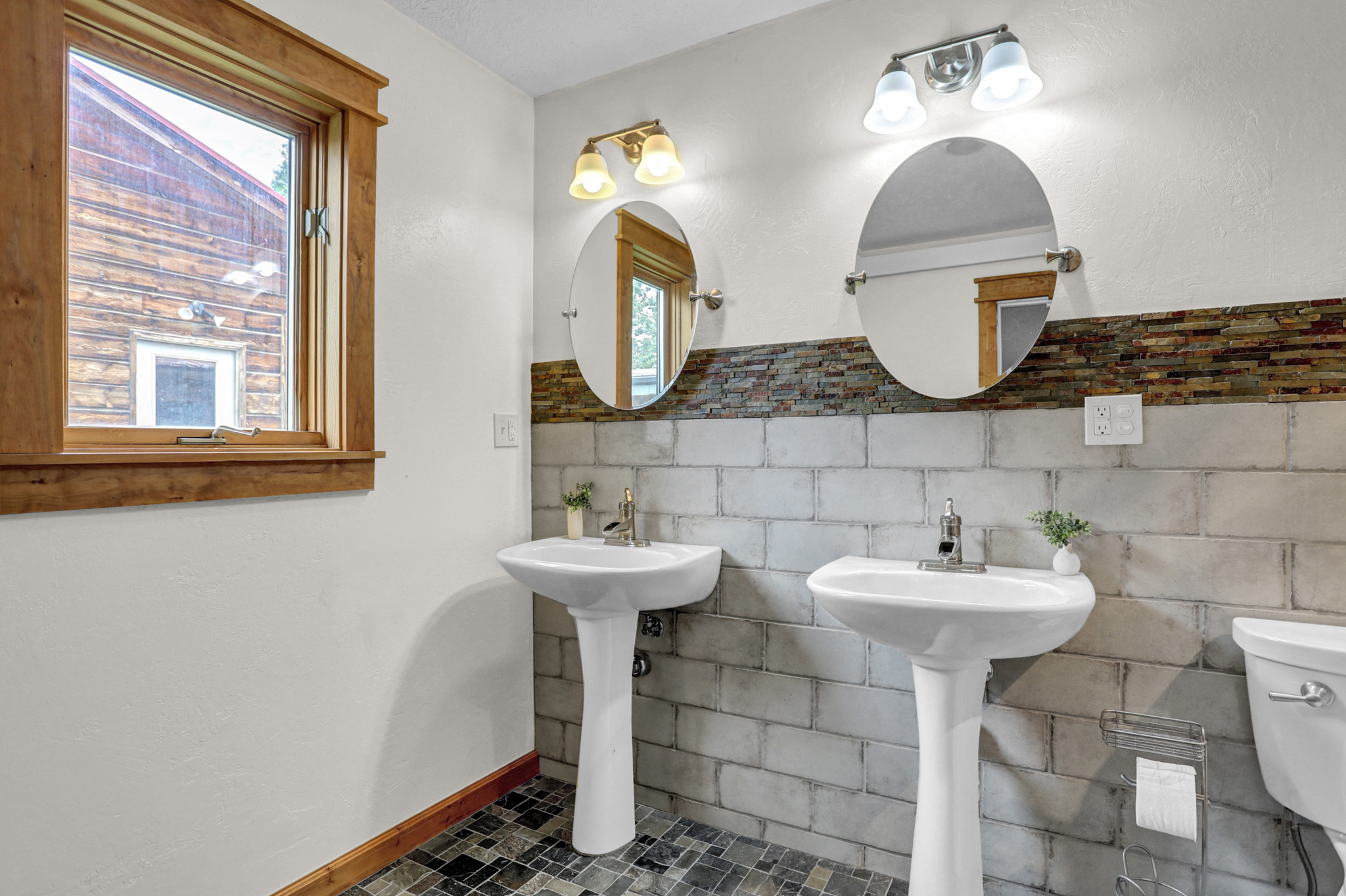  312 S 5TH Street
