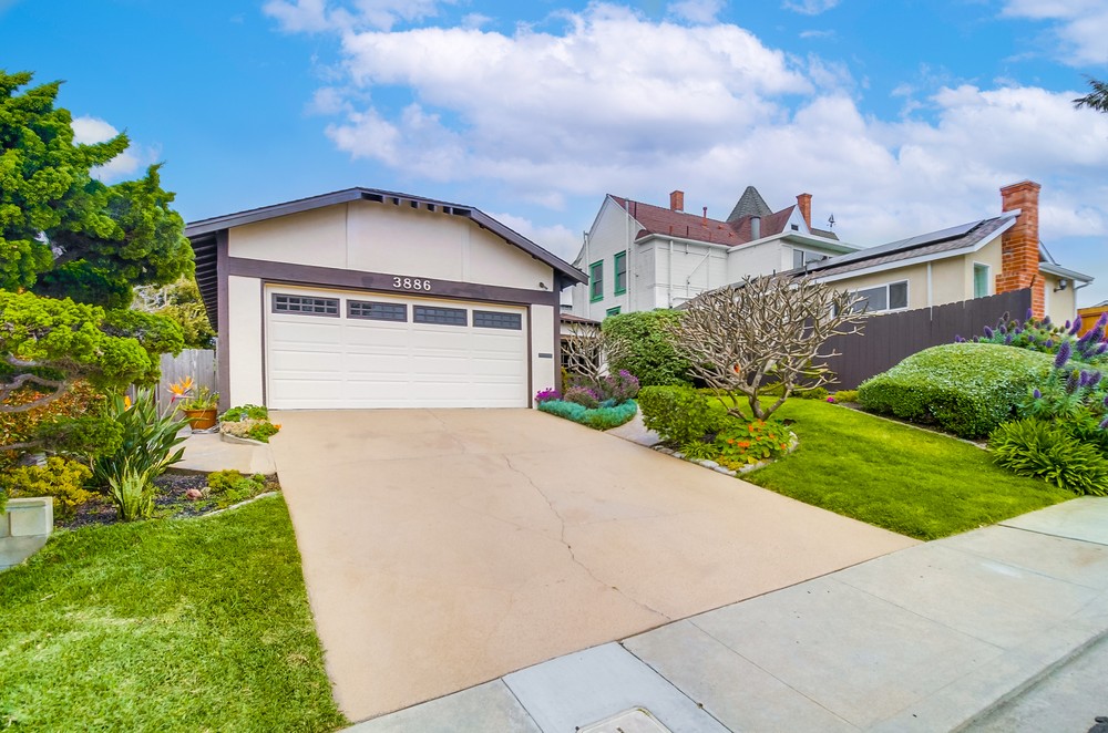 3886 Santa Cruz Avenue