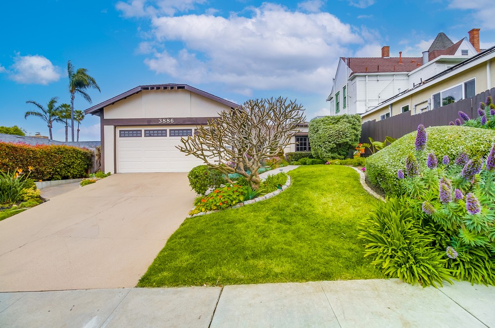 3886 Santa Cruz Avenue