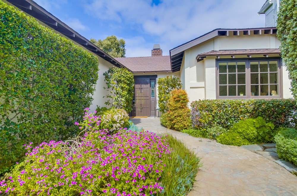 3886 Santa Cruz Avenue