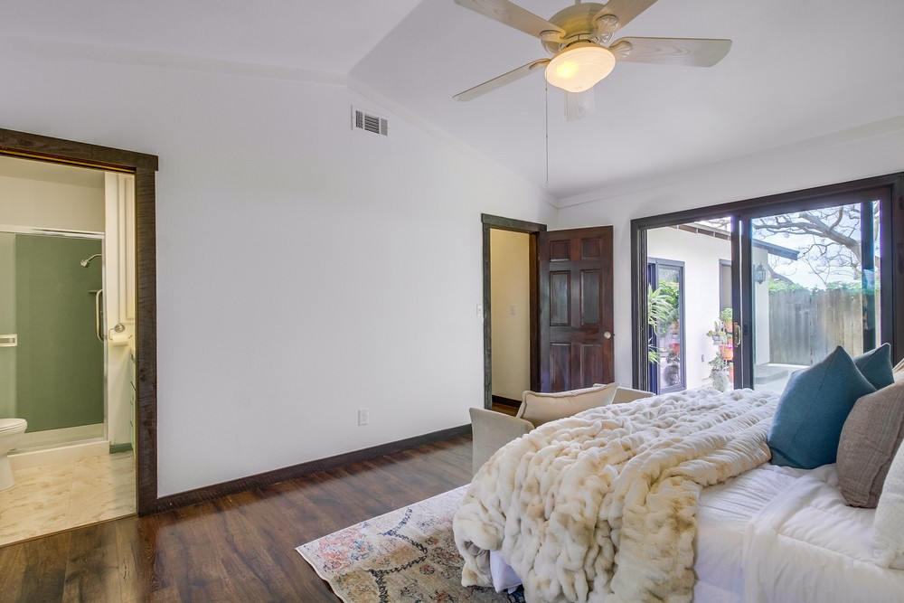 3886 Santa Cruz Avenue