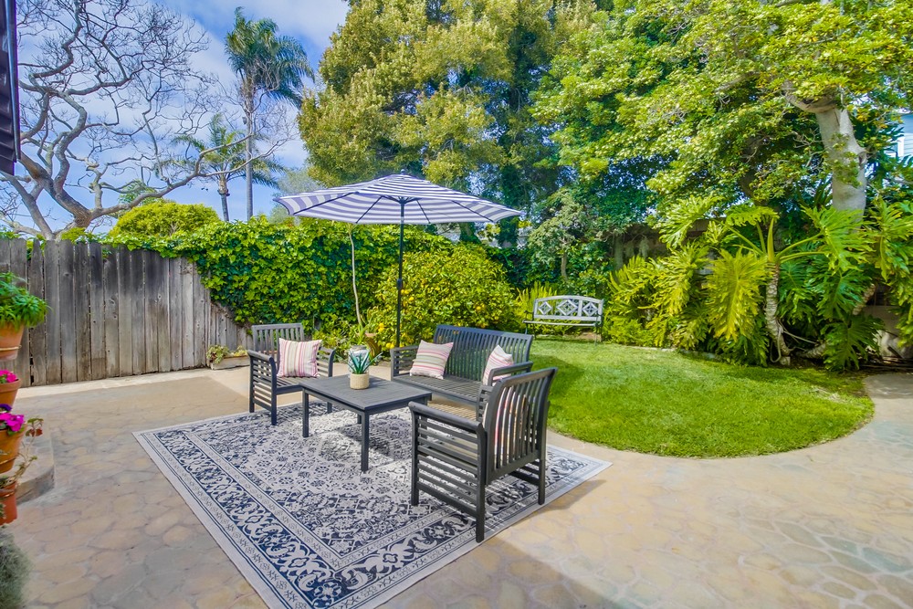 3886 Santa Cruz Avenue