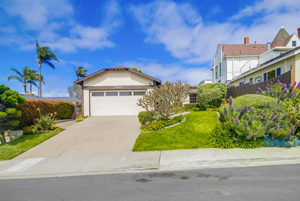 3886 Santa Cruz Avenue
