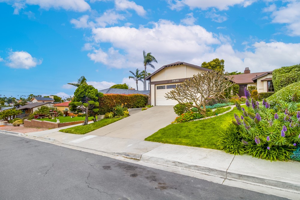 3886 Santa Cruz Avenue