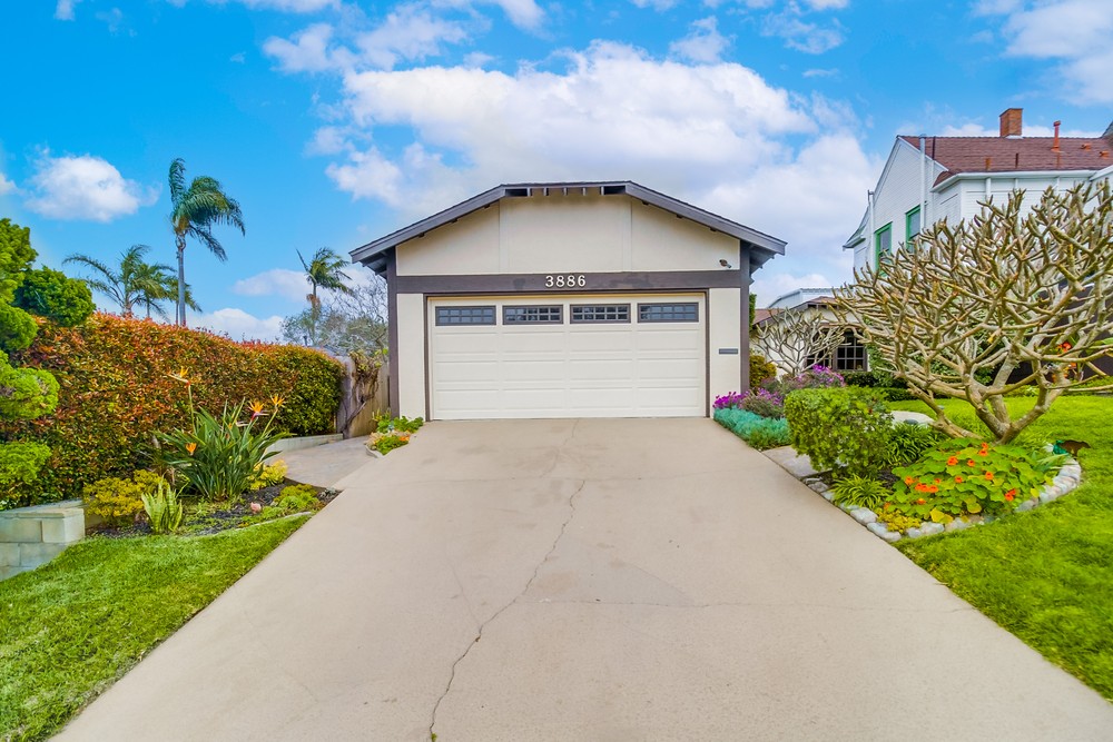 3886 Santa Cruz Avenue